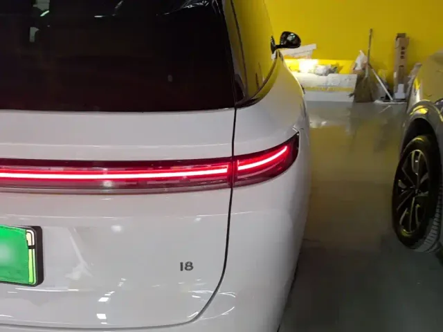 Li Auto i8 — Фото автомобиля 7