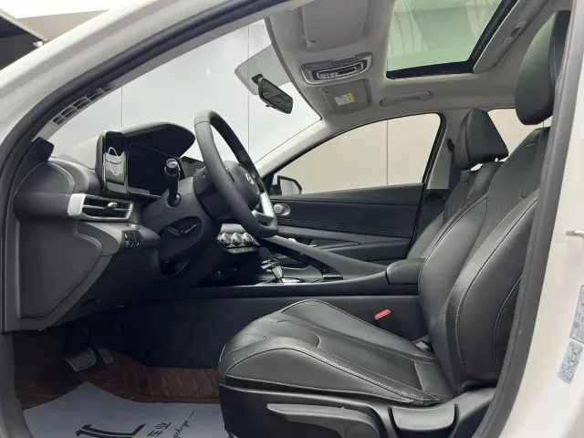Hyundai Elantra — Фото автомобиля 7
