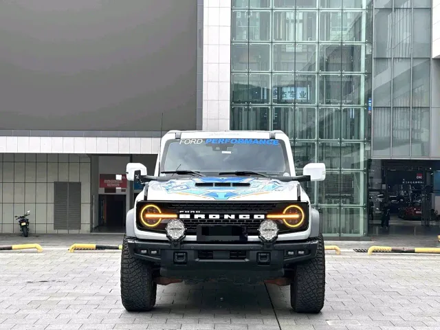 Ford Bronco — Фото автомобиля 2
