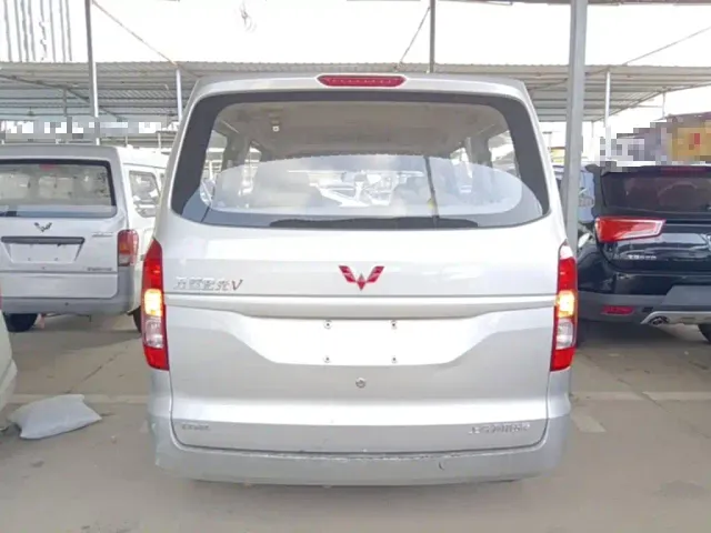 Wuling Hongguang V — Фото автомобиля 5