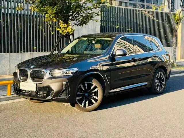 Фотография автомобиля — BMW iX3