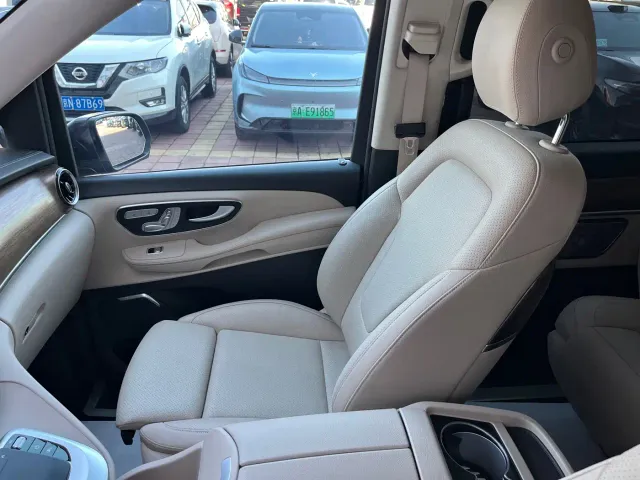 Mercedes-Benz V-Class — Фото автомобиля 11