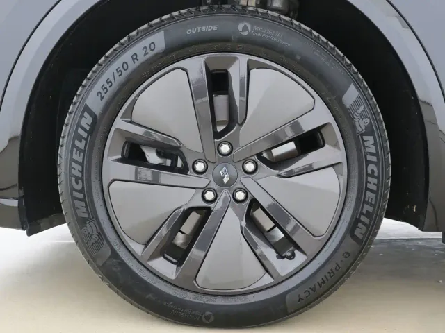 Li Auto L8 — Фото автомобиля 10