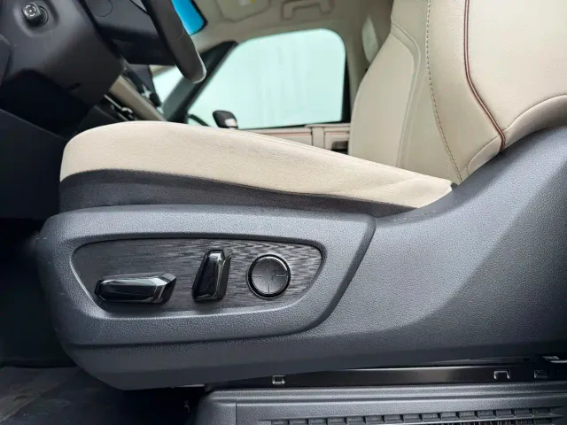 Lexus LM — Фото автомобиля 15