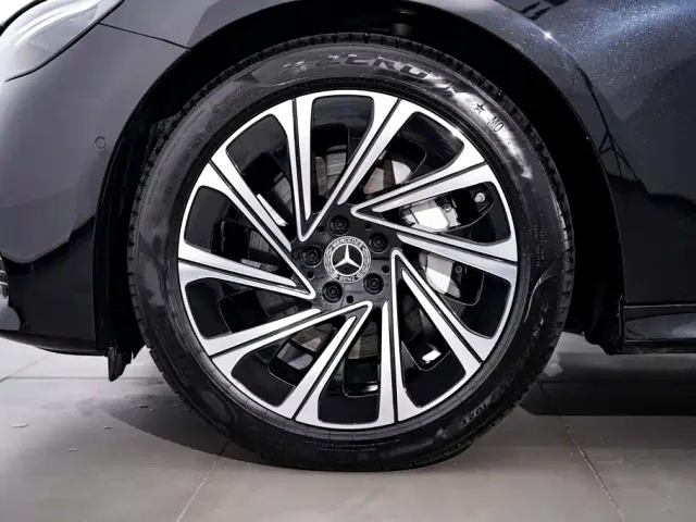 Mercedes-Benz E-Class — Фото автомобиля 12