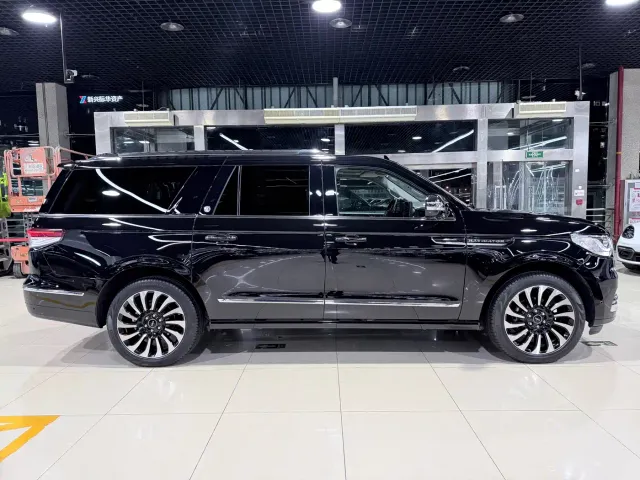 Lincoln Navigator — Фото автомобиля 21