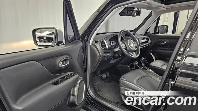 Jeep Renegade — Фото автомобиля 10
