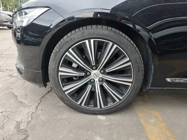 Volvo S90 — Фото автомобиля 22
