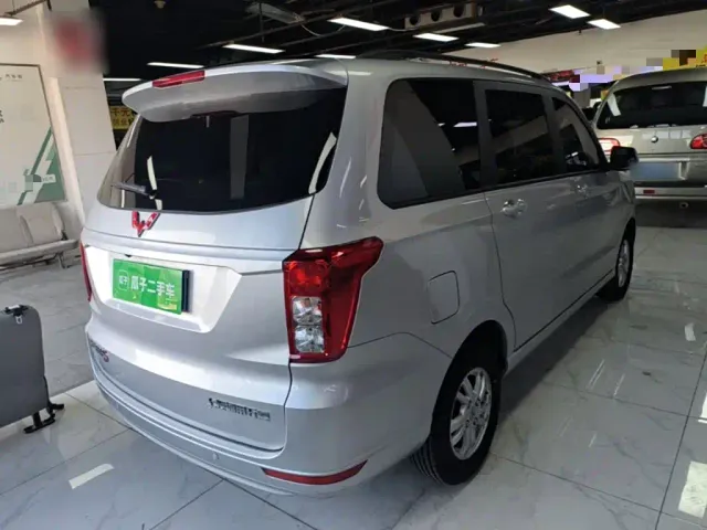 Wuling Hongguang — Фото автомобиля 6