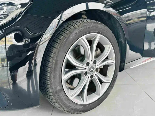 Mercedes-Benz E-Class — Фото автомобиля 5