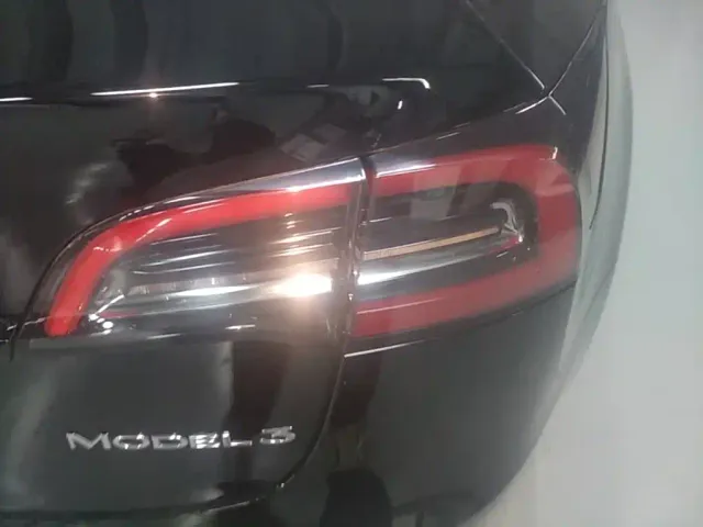 Tesla Model 3 — Фото автомобиля 7