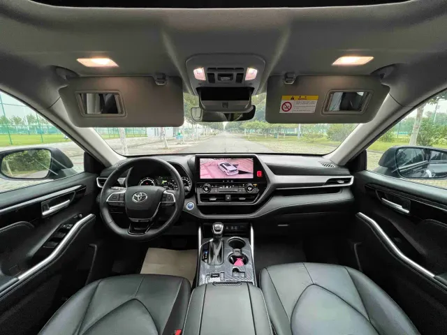 Toyota Highlander — Фото автомобиля 11