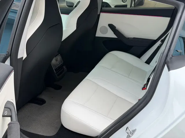 Tesla Model 3 — Фото автомобиля 8