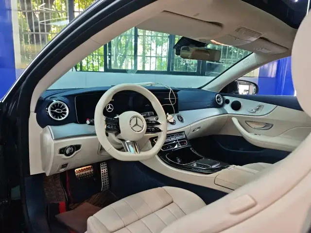 Mercedes-Benz E-Class — Фото автомобиля 2