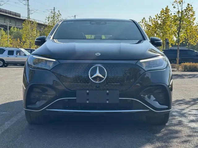 Mercedes-Benz EQE SUV — Фото автомобиля 2