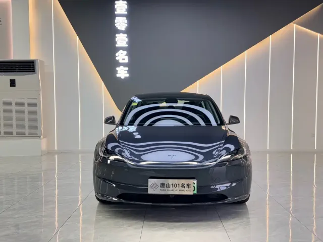 Tesla Model 3 — Фото автомобиля 2
