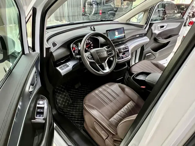 Roewe iMAX8 — Фото автомобиля 10