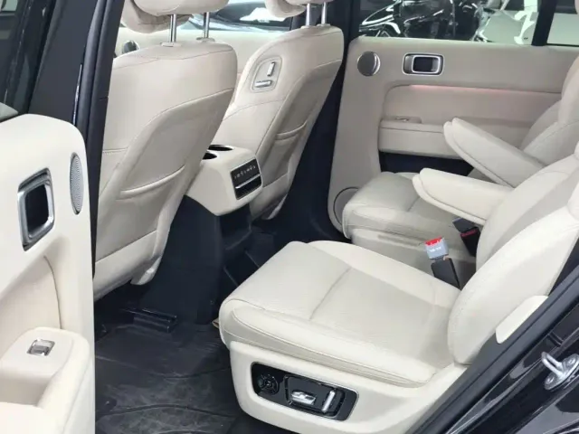 Li Auto L8 — Фото автомобиля 11