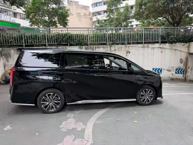 GAC Trumpchi M8 — Фото автомобиля 18