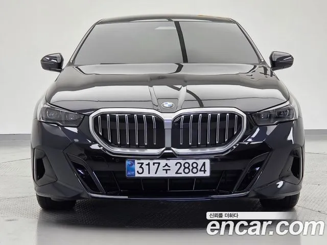 BMW 5 Series G60 — Фото автомобиля 3