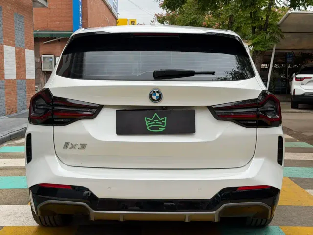 BMW iX3 — Фото автомобиля 8