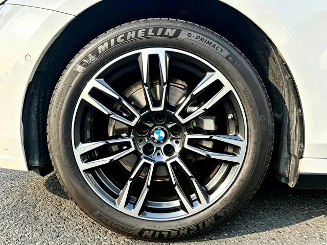 BMW 5 Series — Фото автомобиля 19