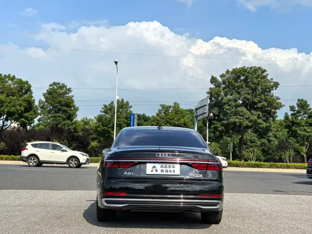 Audi A8 — Фото автомобиля 7