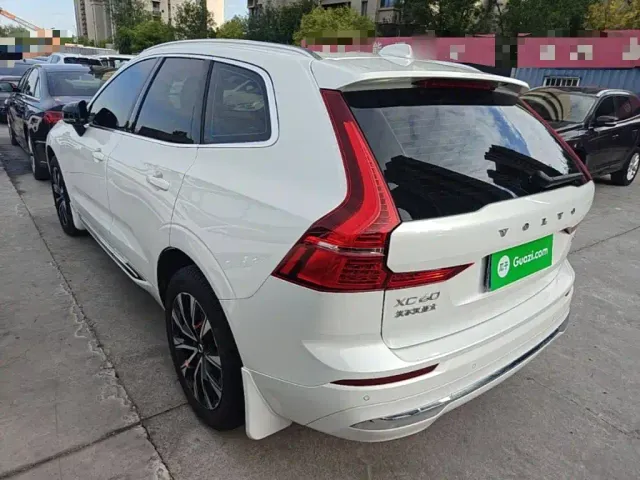 Volvo XC60 — Фото автомобиля 4