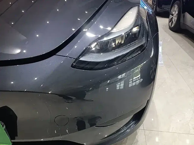 Tesla Model Y — Фото автомобиля 23