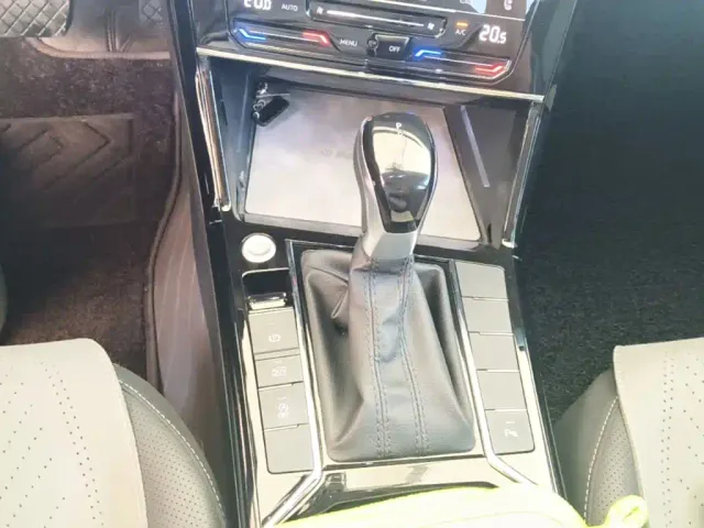 Volkswagen Passat — Фото автомобиля 13