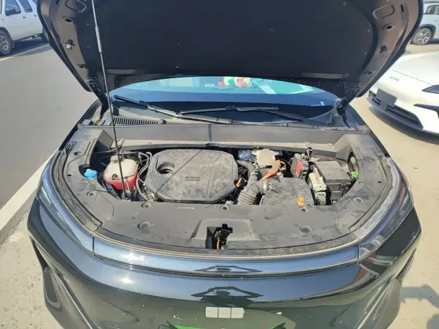 Geely Galaxy Starship 7 EM-i — Фото автомобиля 16