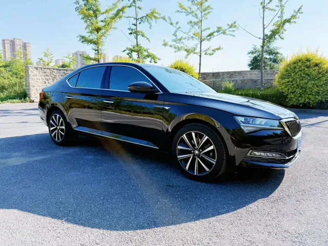 Skoda Superb — Фото автомобиля 3