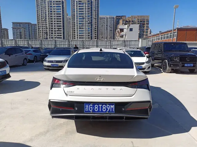 Hyundai Elantra — Фото автомобиля 5