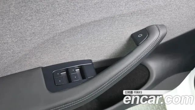 Tesla Model 3 — Фото автомобиля 28