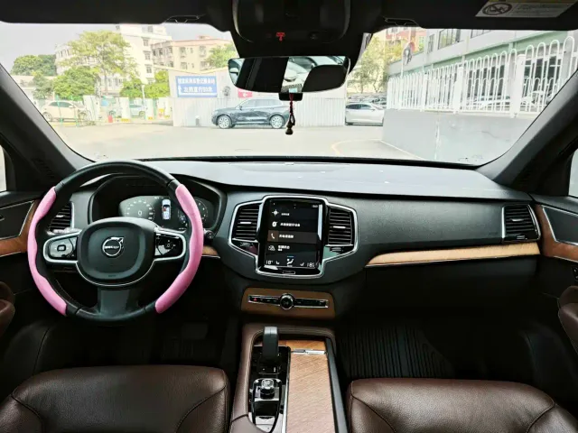 Volvo XC90 — Фото автомобиля 6