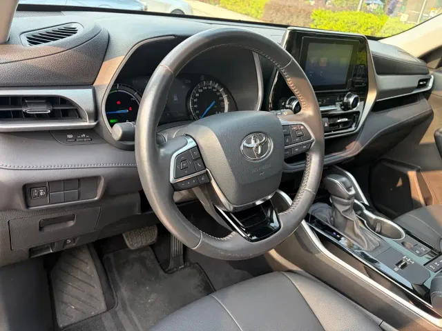 Toyota Highlander — Фото автомобиля 11