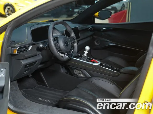 Lotus Emira — Фото автомобиля 11