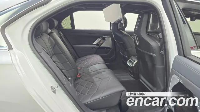 BMW 7-Series 7 серия (G70) 740i xDrive M Sport — Фото автомобиля 10