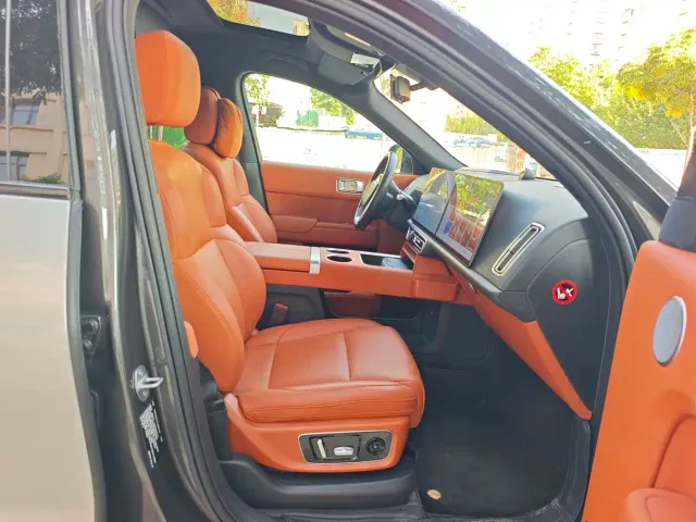 Li Auto L9 — Фото автомобиля 6