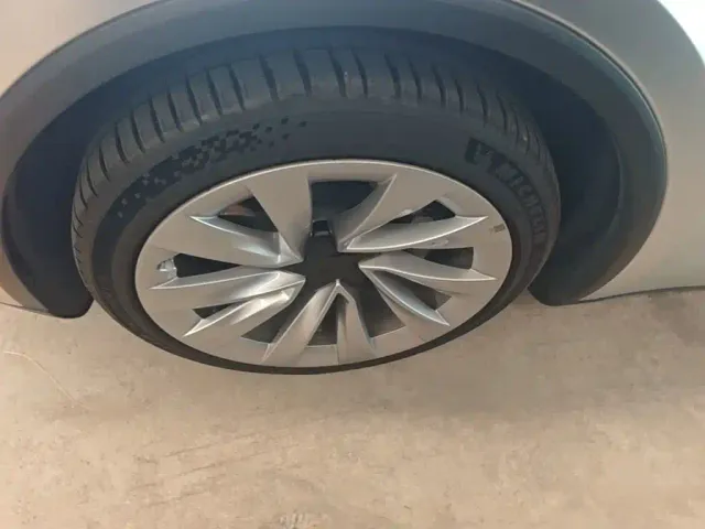 Tesla Model Y — Фото автомобиля 22
