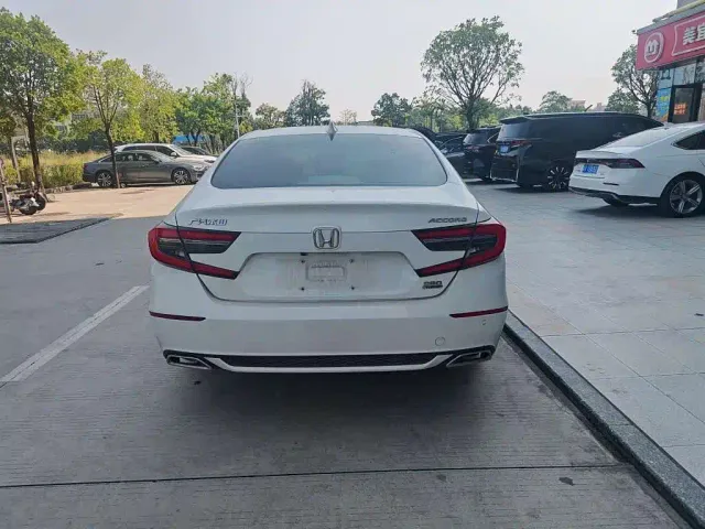 Honda Accord — Фото автомобиля 9