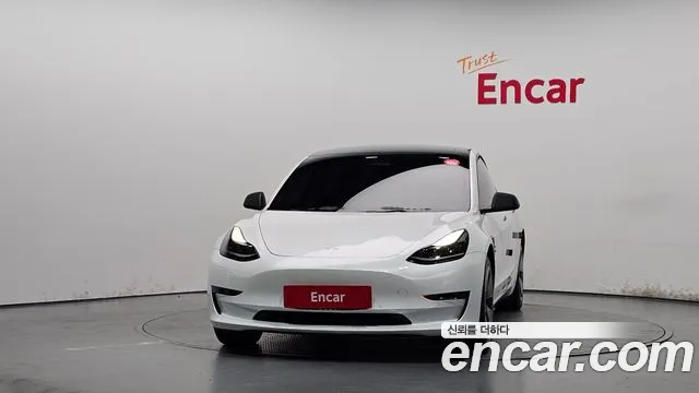 Tesla Model 3 — Фото автомобиля 3