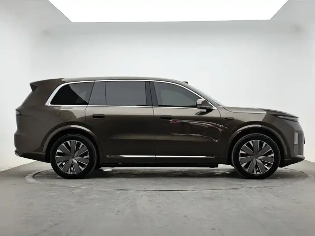 Li Auto Li Xiang L9 — Фото автомобиля 5