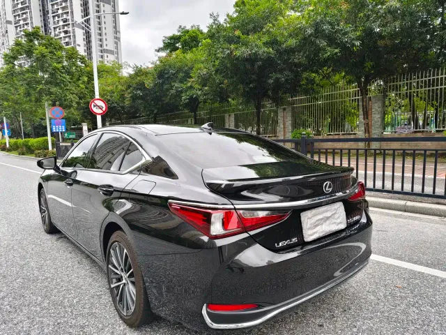 Lexus ES — Фото автомобиля 2