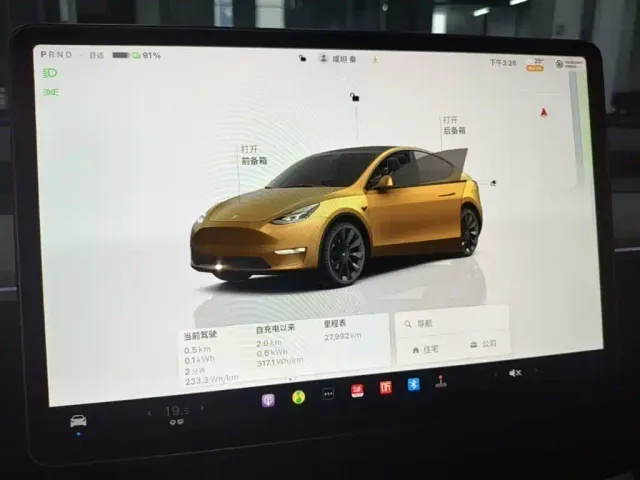 Tesla Model Y — Фото автомобиля 11