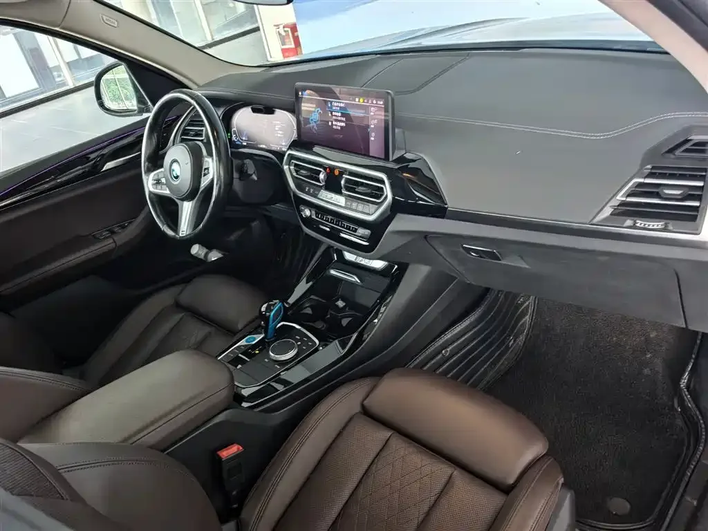 BMW BMW iX3 2022 Facelift Leading Model — Фото автомобиля 13
