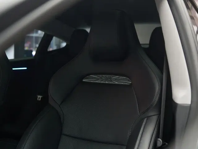 Tesla Model 3 — Фото автомобиля 16