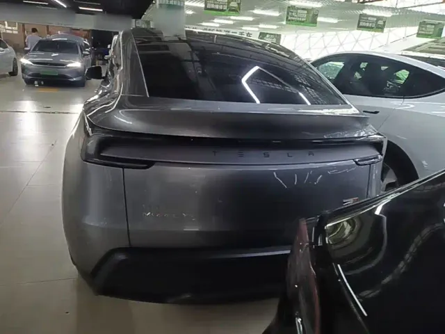 Tesla Model Y — Фото автомобиля 5