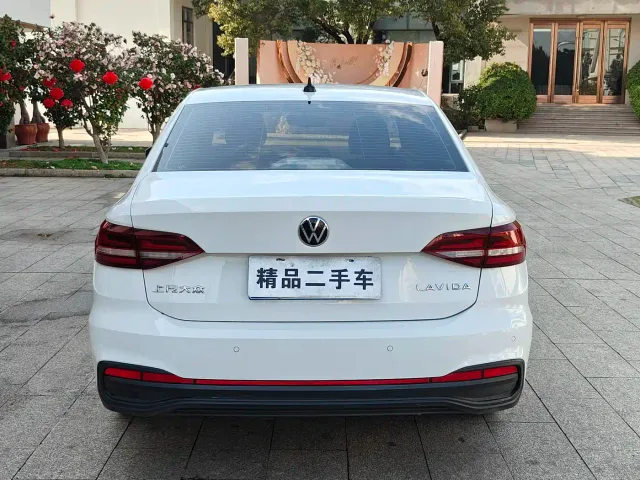 Volkswagen Lavida — Фото автомобиля 8