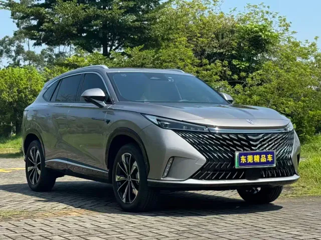 Roewe RX5 — Фото автомобиля 3